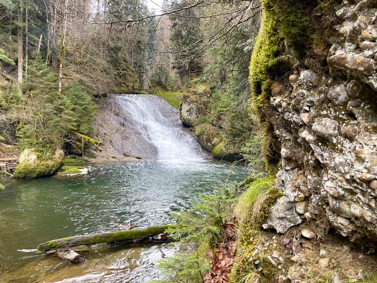 wasserfall im eistobel - waldschlucht im allgäu