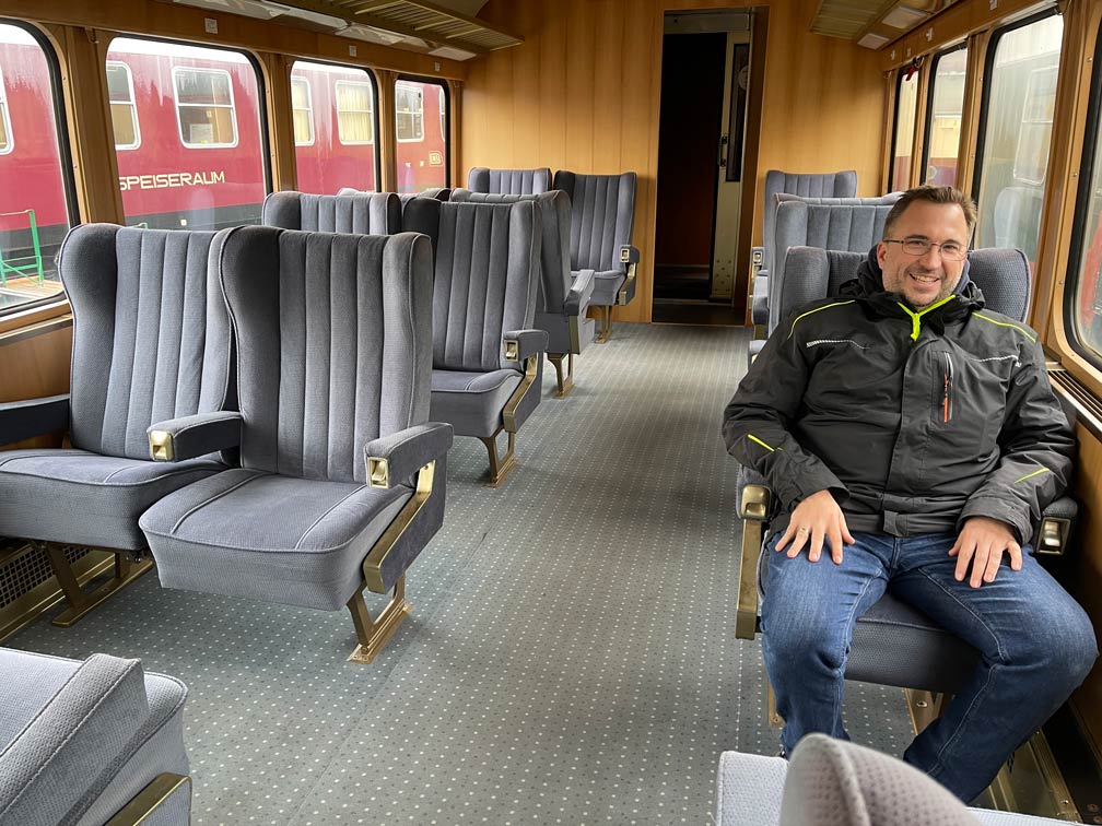 mann in museumsbahn