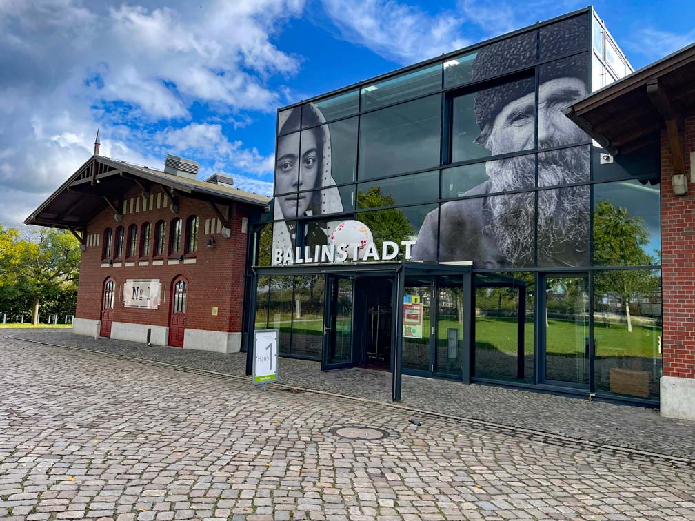 ballinstadt auswandererhaus in hamburg von außen