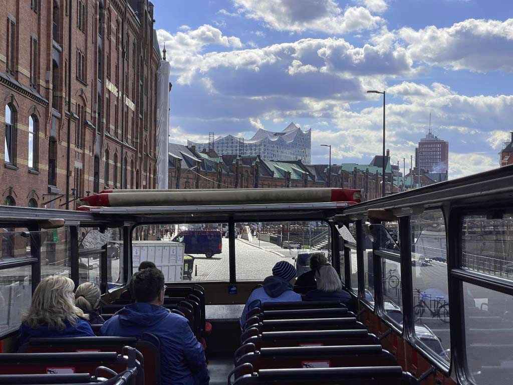 bustour im offenen doppeldecker durch speicherstadt hamburg