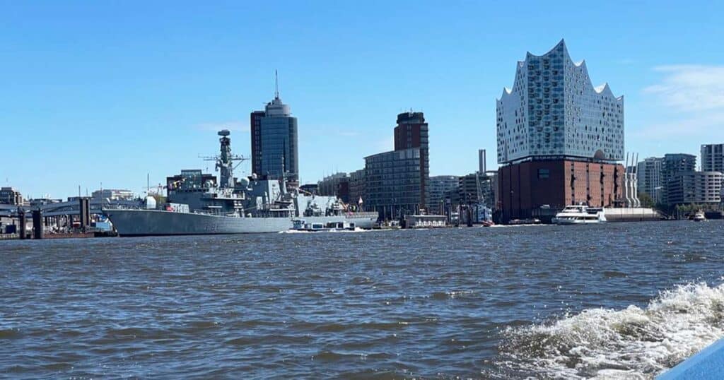 blick auf die elbphilharmonie in hamburg