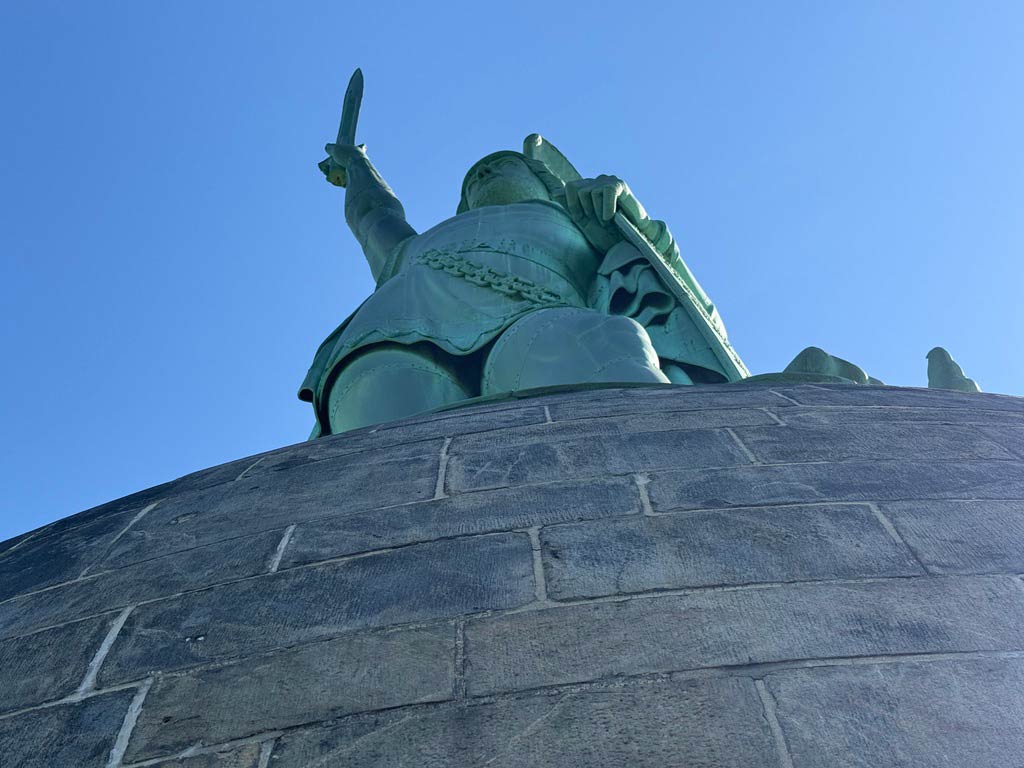 blick auf armenius (hermannsdenkmal) von der aussichtsplattfrom