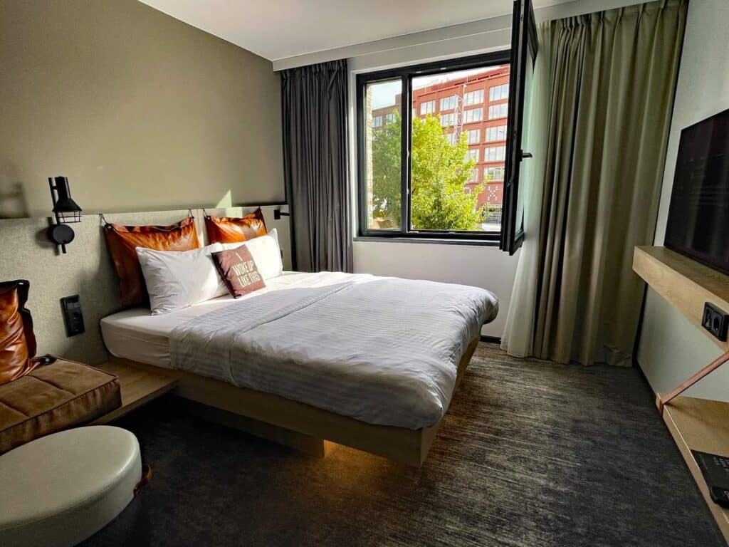 schlafzimmer im hotel in hamburg