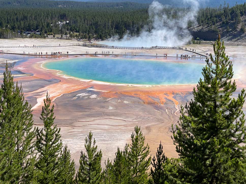 grand prismatic spring große bunte heiße quelle im yellowstone