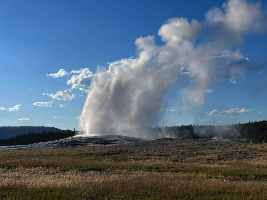 geysir im yellowstone nationalpark usa