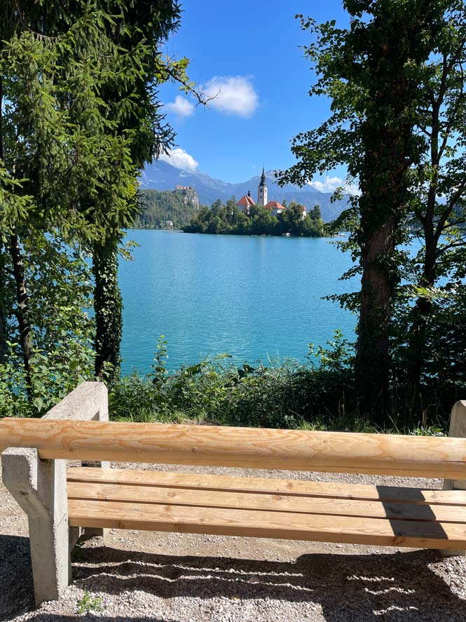 sitzbank am lake bled