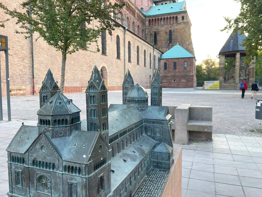 miniatur dom zu speyer auf dem Domplatz