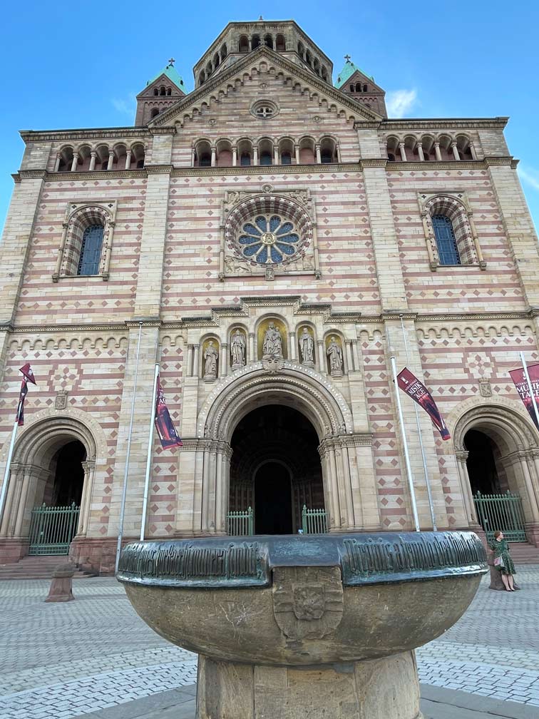 domkelch vor dem dom zu speyer