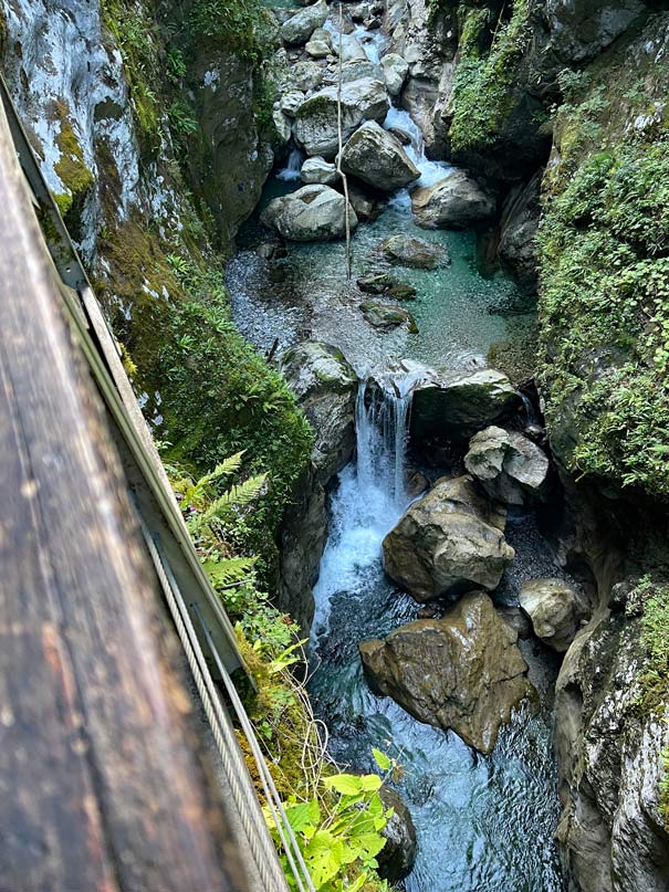 kleiner wasserfall in tolmin gorge in slowenien