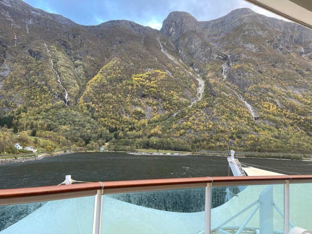 fjordlandschaft kreuzfahrtschiff infos fuer anfaenger